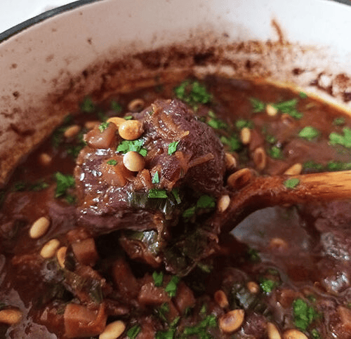 Italian Coda alla Vaccinara in a cooking bowl.